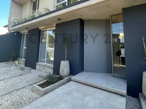 TREINTA Y TRES 100, Piso 0