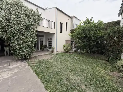 Casa en Venta con 3 cocheras
