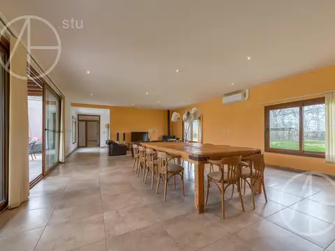 Casa 7 ambientes con 4 baños