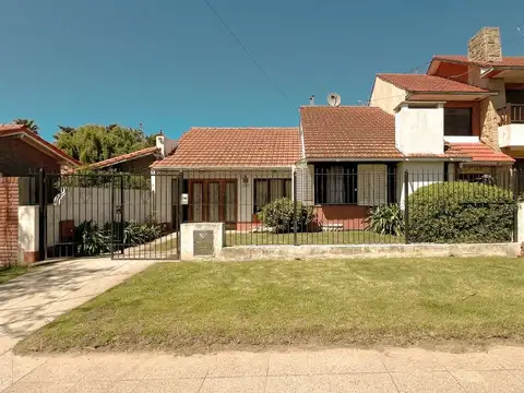 VENTA CASA 3/4 AMBIENTES GARAGE PARQUE PTA MOGOTES