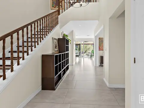 Casa 7 ambientes con 5 baños