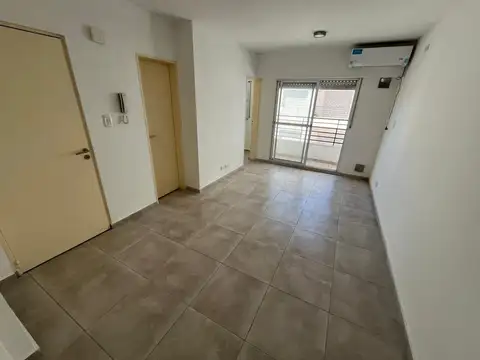 Departamento en alquiler un dormitorio con balcón - Italia 1500
