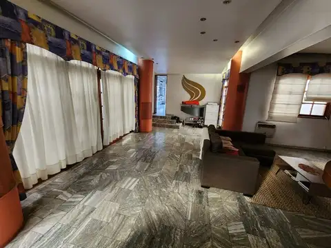 Casa 6 ambientes con 4 baños