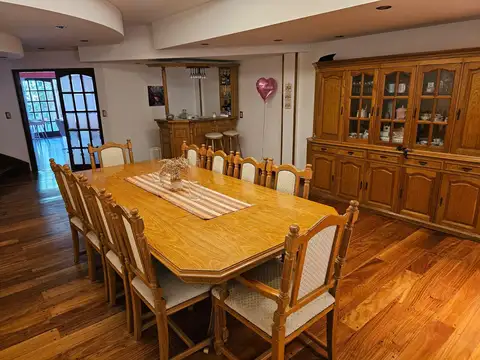 Casa 6 ambientes con 4 baños
