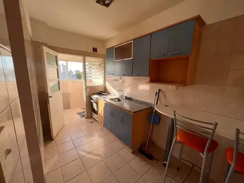 VENTA -  Departamento 2 ambientes con balcón al frente DESOCUPADO Y APTO CREDITO