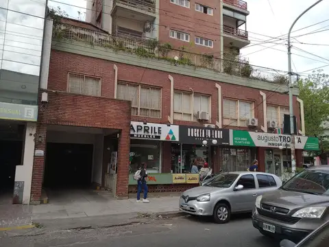 COCHERA EN PLENO CENTRO DE QUILMES
