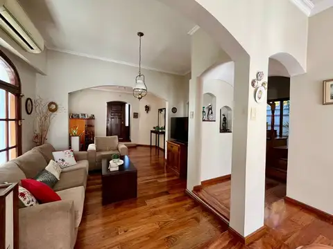 Imperdible casa 5 amb + dep jardin pileta Banfield