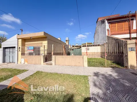 Casa PH al frente con cochera descubierta
