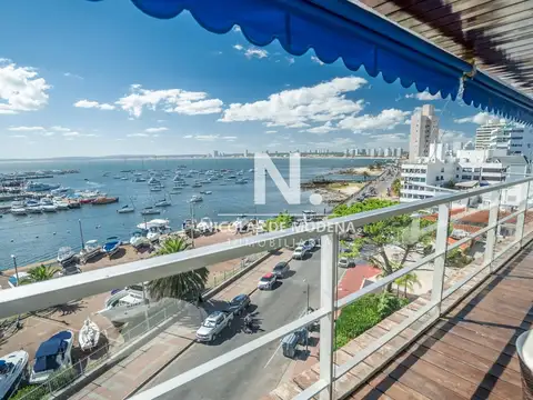 Departamento en venta de 6 dormitorios frente al Puerto de Punta del Este.