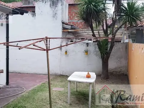 Casa 3 Ambientes En Venta, Cochera y Parrilla - Ituzaingó