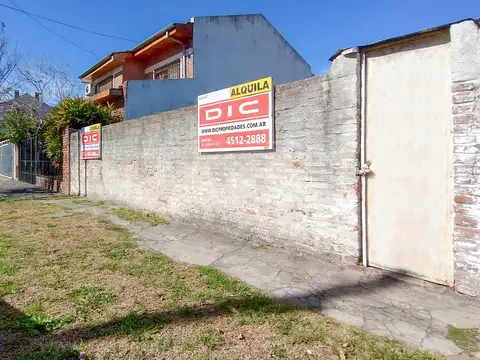 Libertad  al 1100 entre Castelli y Azcuenaga