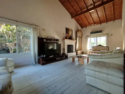 Casa de 4 dormitorios en excelente estado de muy buena calidad