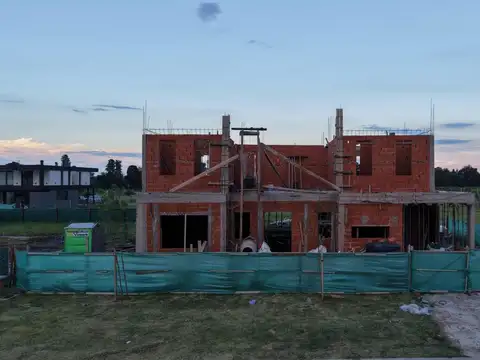 CASA A ESTRENAR, VILLAGE JOVEN, BELLA VISTA