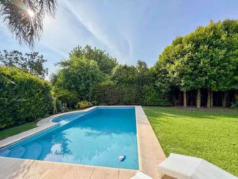 Juan Pedro Echeverría 800