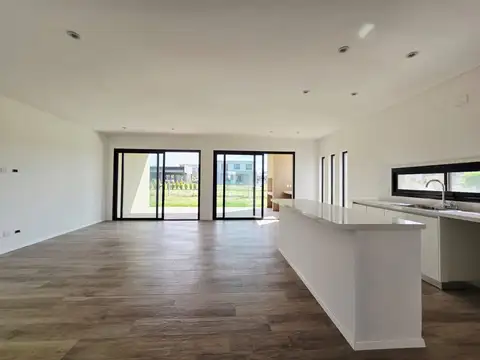 Casa en Venta en Pilar Del Este - Santa Elisa, USD 169.000