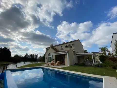 CASA EN ALQUILER/ VENTA SOBRE EL LAGO, terreno 800m2 - Nordelta, Barrancas del Lago