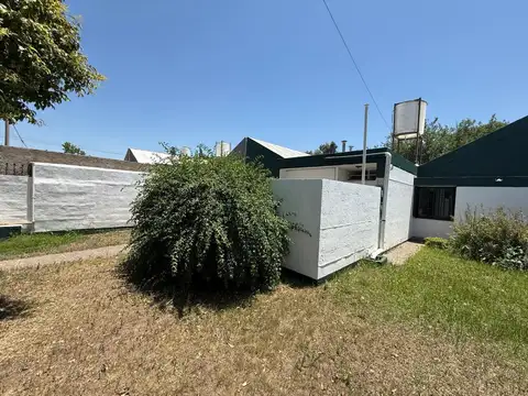 CASA EN VENTA 3 DORMITORIOS QUINCHO EN BARRIO LASALLE