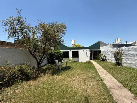 CASA EN VENTA 3 DORMITORIOS QUINCHO EN BARRIO LASALLE