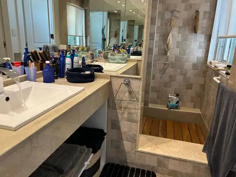 Casa en Venta con 4 cocheras