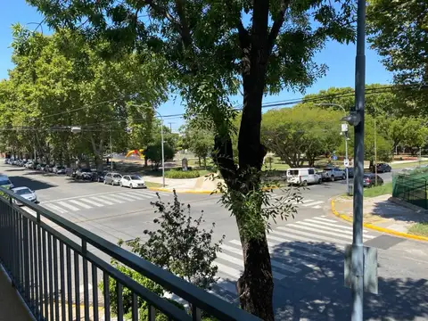 VENDO PH  4 AMBIENTES AMPLIOS Y MUY LUMINOSOS, 1º PISO POR ESCALERA