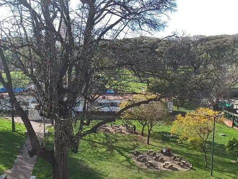 VENTA  AMPLIO 4 AMBIENTES, CON COCHERA, PARQUE CHACABUCO.