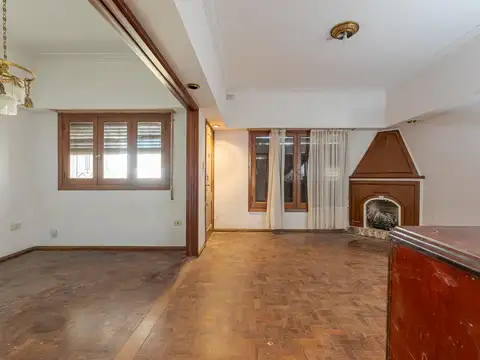 Casa 5 ambientes con 2 baños