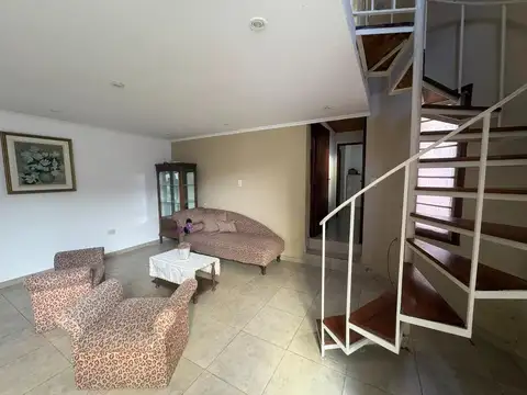 Casa en Abasto, PB + PA + Local