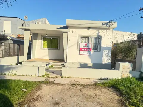 Casa en venta ideal 2 familias en Quilmes.