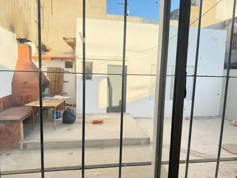 Casa en venta ideal 2 familias en Quilmes.