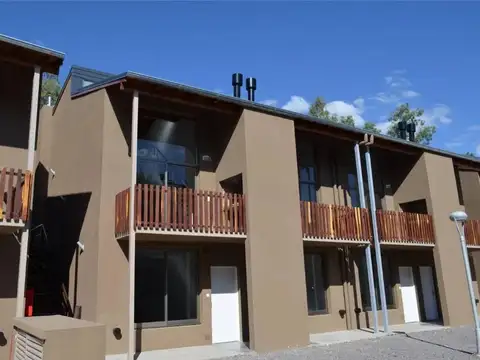 Hermoso Monoambiente con Jardin y Estacionamiento - APTO CREDITO