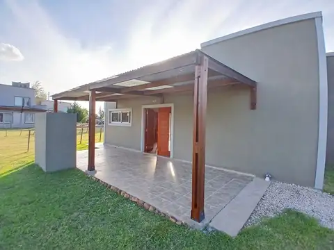 Casa 4 ambientes con 1 baño