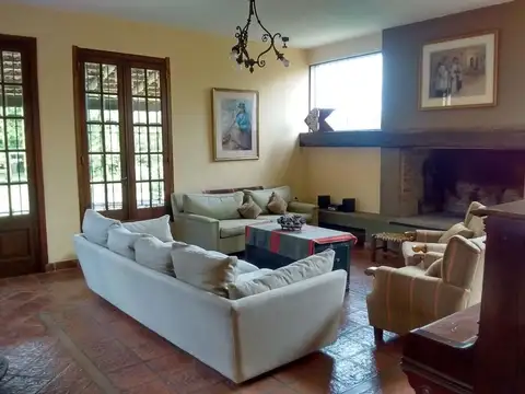 Casa 5 ambientes con 3 baños