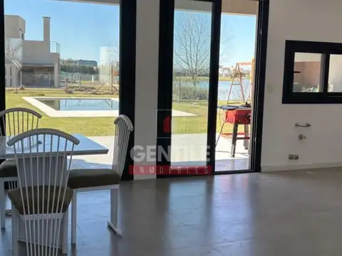 Casa 4 ambientes con 3 baños