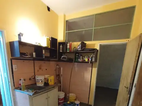 IMPORTANTE LOCAL COMERCIAL CON VIVIENDA DE 48m2 A LA VENTA EN VILLA URQUIZA