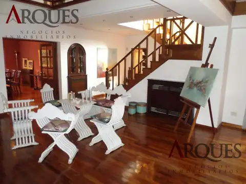 Casa 5 ambientes con 4 baños