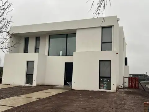 Hermosa Casa A Laguna En Canton Golf!