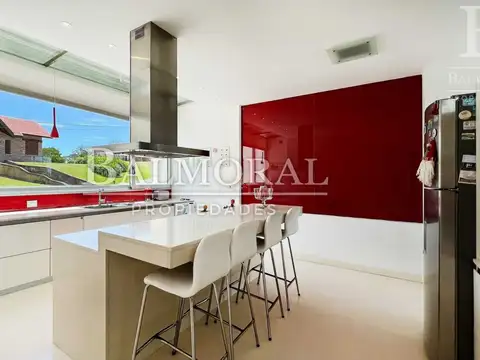 Casa 5 ambientes con 6 baños