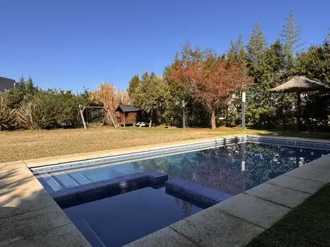 Casa 5 ambientes con 4 baños