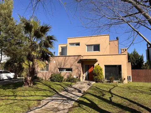 Casa de 4 dormitorios en venta en El Canton Escobar