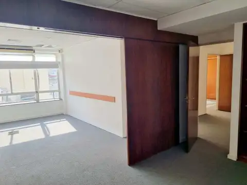 Oficina en Alquiler con 1 cochera
