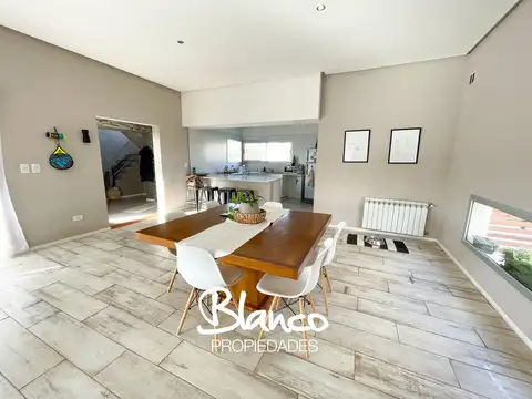 Casa 4 ambientes con 3 baños