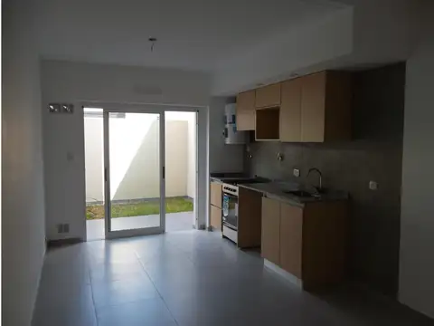 VENTA DE HERMOSO DPTO 2 AMB CON JARDIN