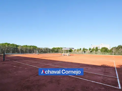 Casa a estrenar | Barrio Costas | 5 dormitorios, 3 en suite, pileta y una vista increible !