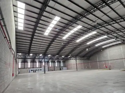 EXCELENTE NAVE DE 1800 M² EN EL PARQUE INDUSTRIAL DE MORÓN