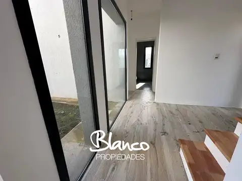 Casa 4 ambientes con 3 baños