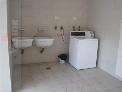 Departamento 1 Ambiente al frente con Balcón