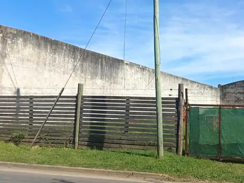 Terreno 380.5 m². en esquina.