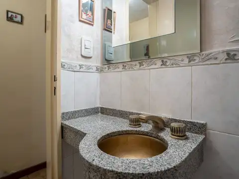Casa 5 ambientes con 2 baños