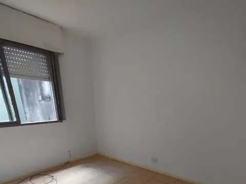 24 De Septiembre 1300, Piso 01