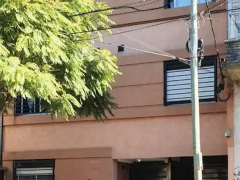 RETASADO. Departamento 2 ambientes con patio